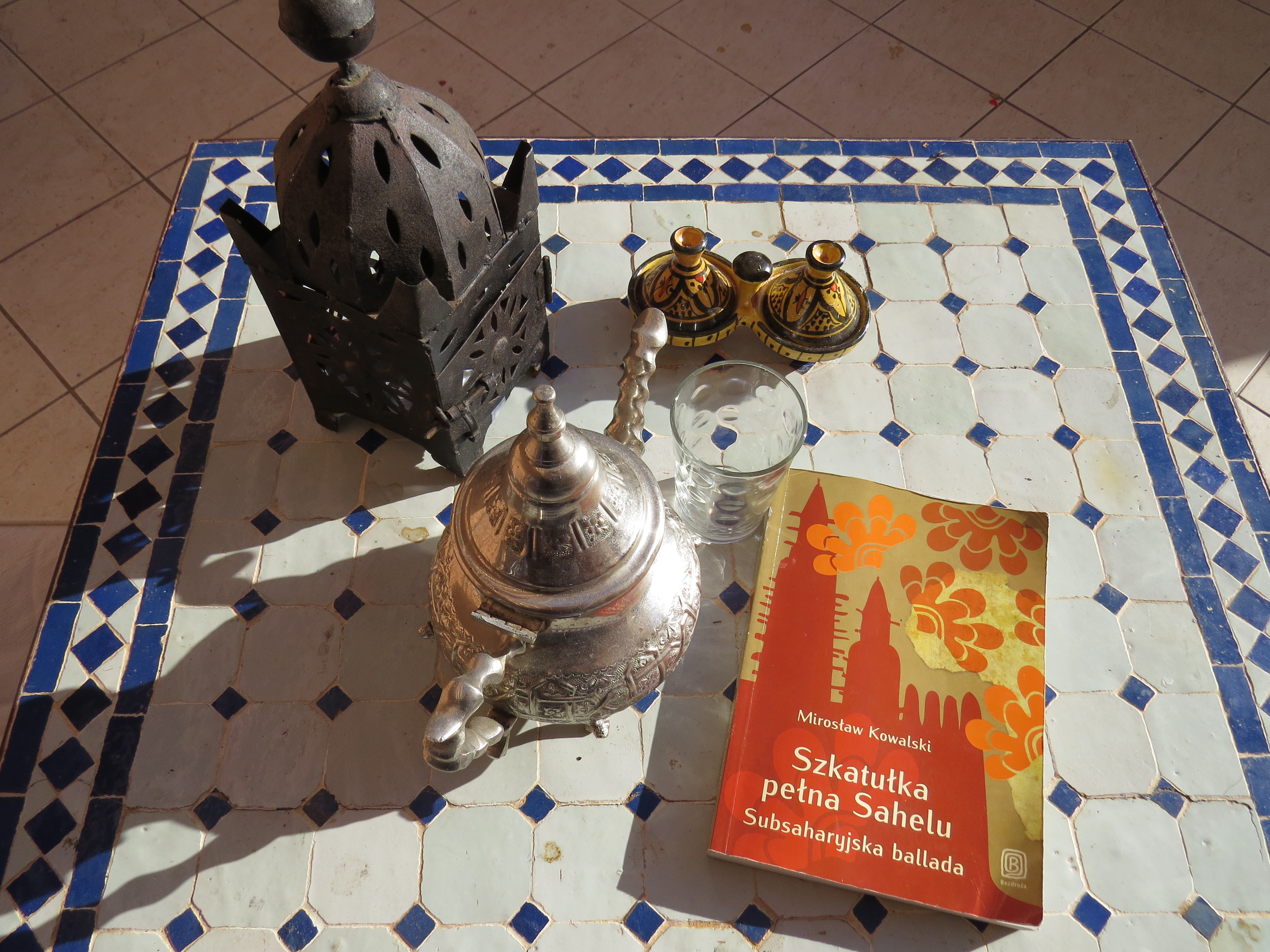ksiązka w podóży, Maroko, Szkatułka pełna Sahelu, Ballada subsaharyjska, Holly Cow