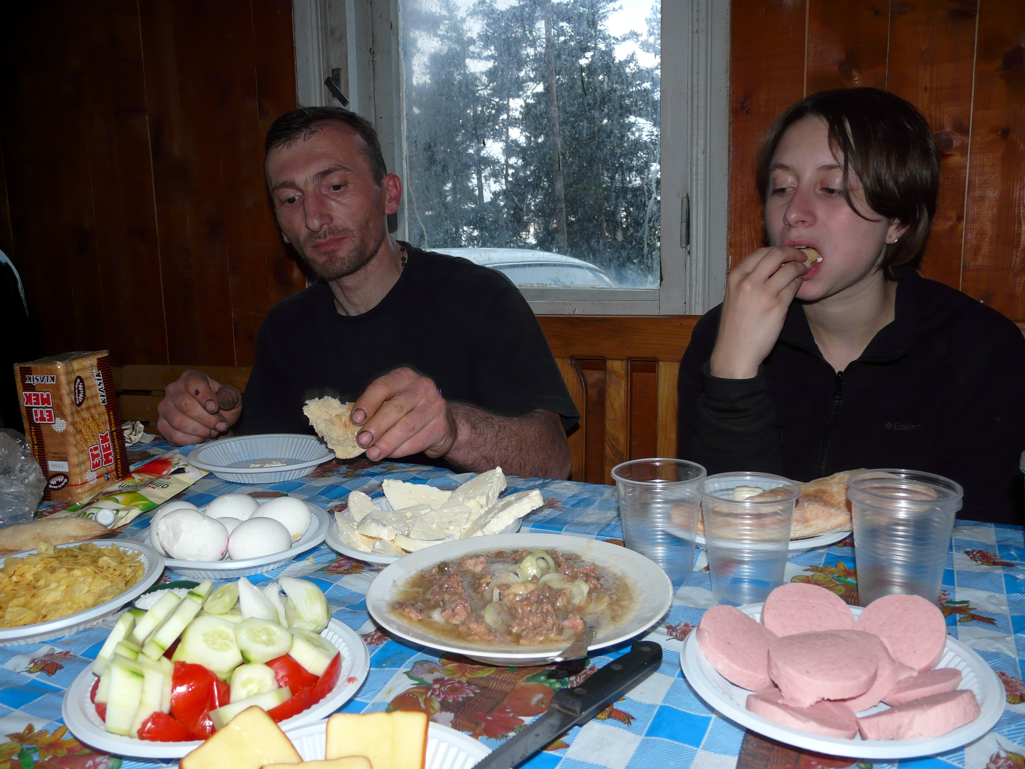 Supra z leśniczymi, Gruzja, góry w Gruzji, Martyna Skura, blog podróżniczy  