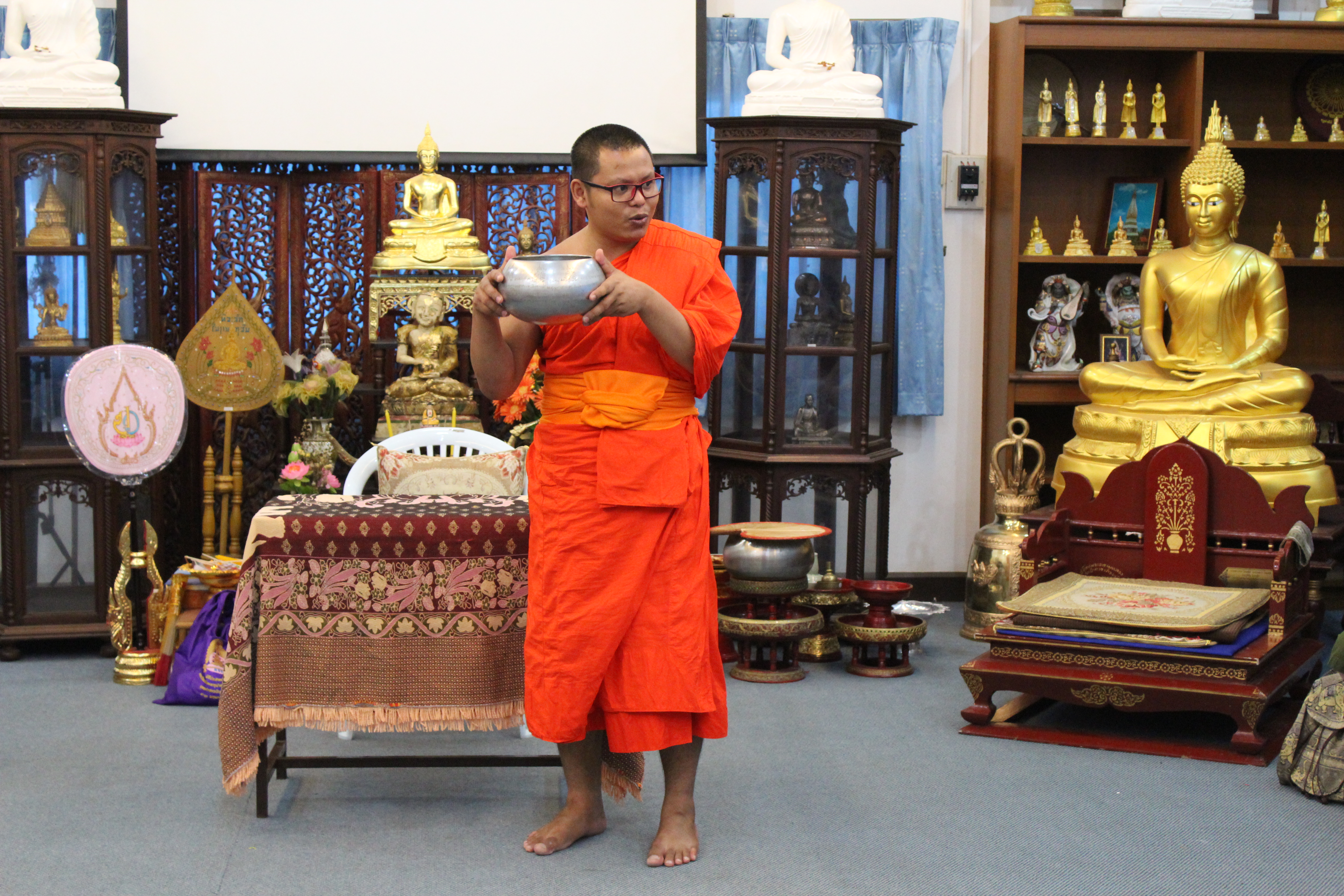 mnich buddyjski, Chaing Mai, Tajlandia, buddyzm, co robi mnich, jak zostać mnichem