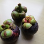 O taki ciemnofioletowy okrągły owoc …. mangostan właściwy