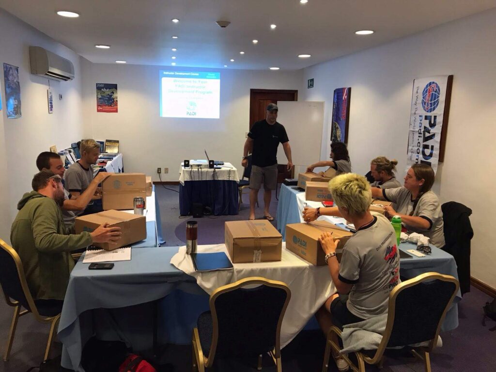 - Jak zacząć karierę jako instruktor nurkowania [post praktyczny]