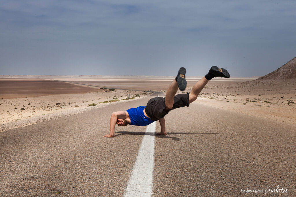 - Jak nie umrzeć z nudów w podróży, czyli 11 sprawdzonych pomysłów z African Road Trip.