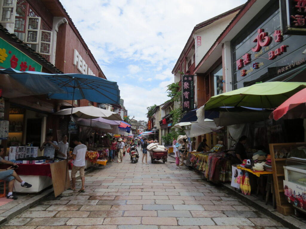 - West Street, czyli tygiel turystyki w Yangshuo