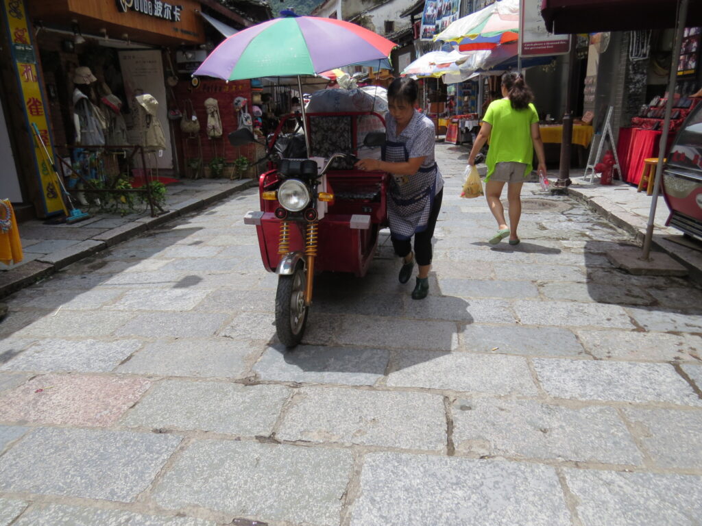 - Kobieta pracująca w Chinach