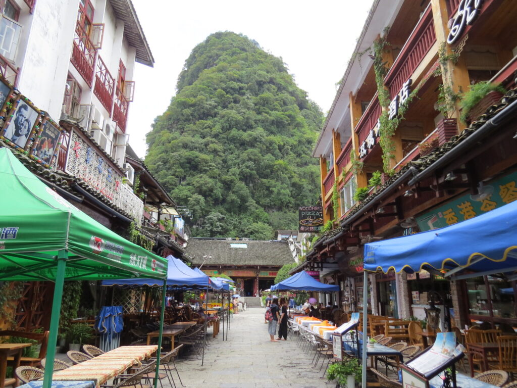 - West Street, czyli tygiel turystyki w Yangshuo